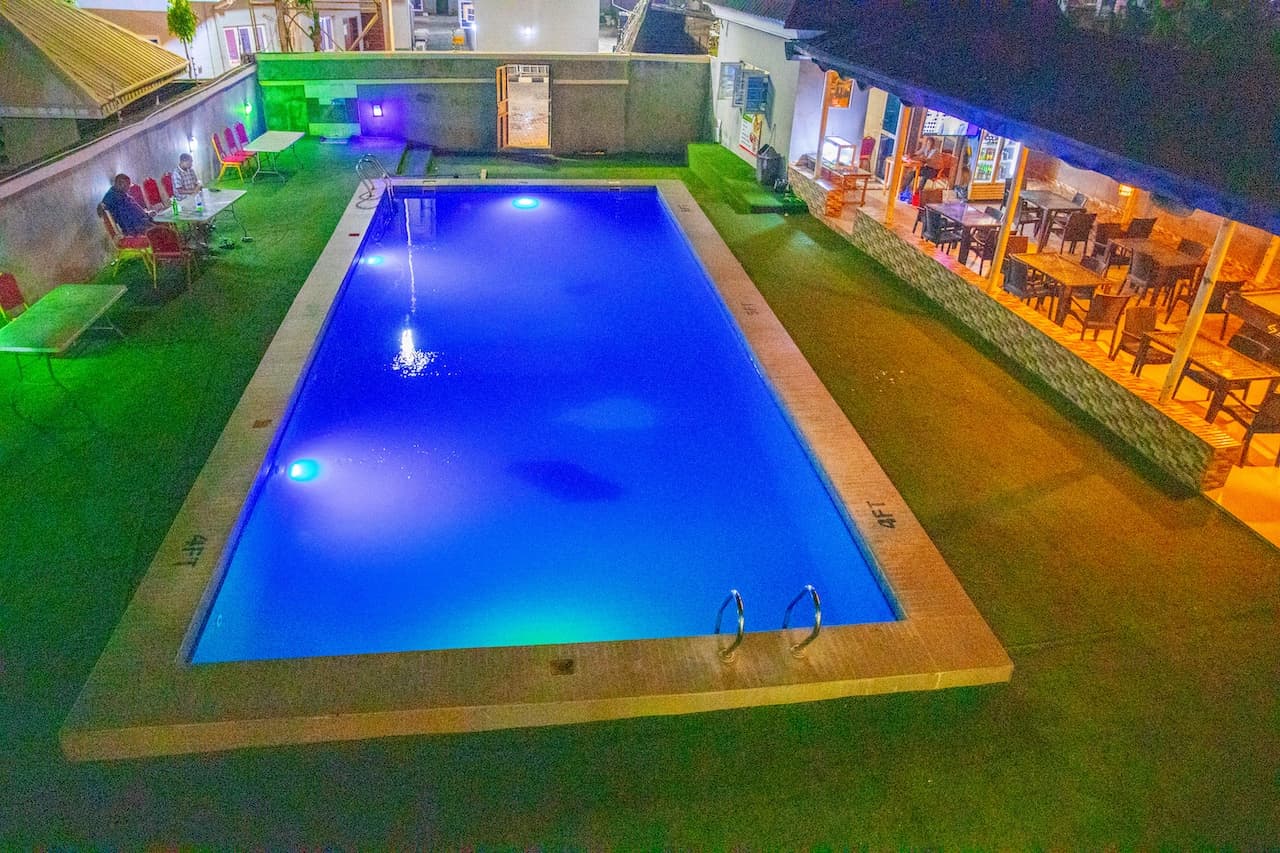 Infinity-edge pool at Hotel 69 Palms